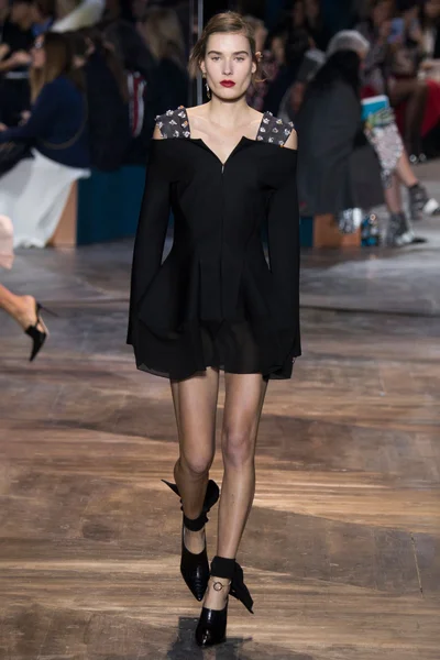 Look 17